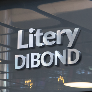 Litery z Dibondu